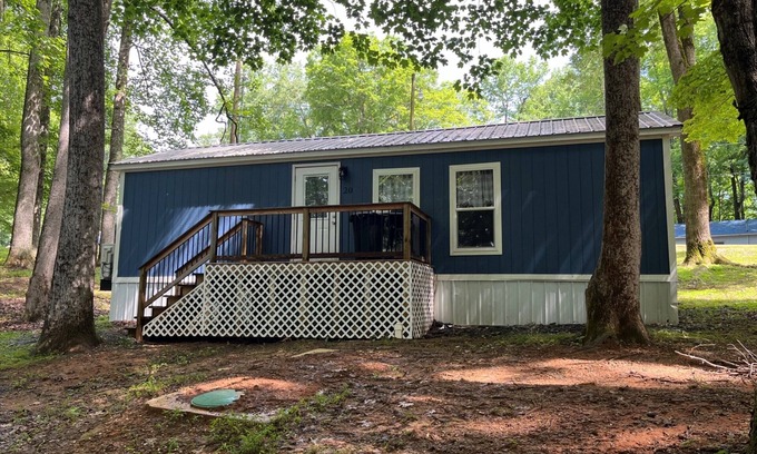 Jamestown Cabin | Nestling 2 Bedroom 1 Bath Cabin at Lake Cumberland #420