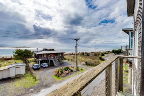 Happy Camp Hideaway Apartment | Netarts Bay and Ocean Views
