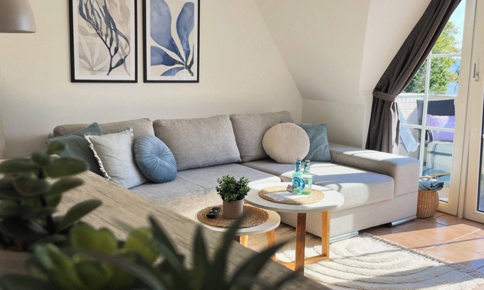 Wassersleben Apartment | NEU 2024 Strandliebe - Fewo mit Meerblick und Sonnenbalkon