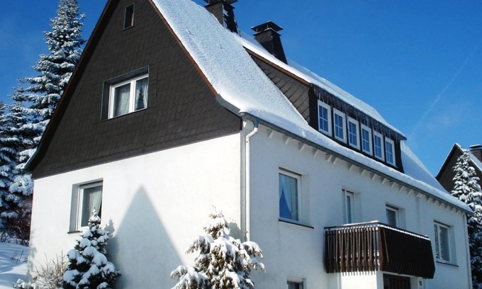 Neuastenberg House | Neuastenberg Garden Retreat