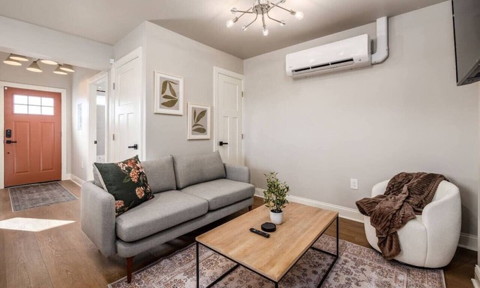 Columbus House | NEW | 1mi to Nationwide |KingBed