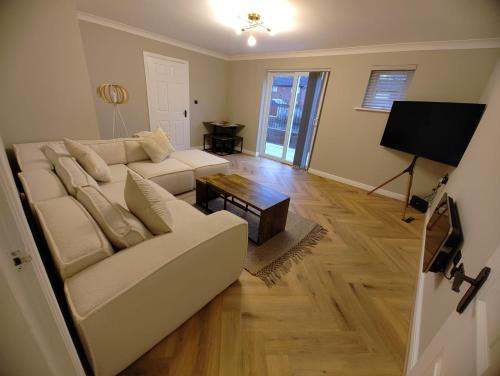 Trafford Apartment | New 2 Bedroom Appartment In Manchester - Stretford - Old Trafford Close to Football-Cricket Ground & City Centre