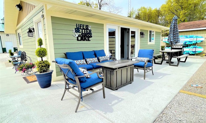 Bass Lake Cottage | New 2 Bedroom Guest Cottage on Bass Lake - Paddleboard/Private Boat Ramp/Bikes