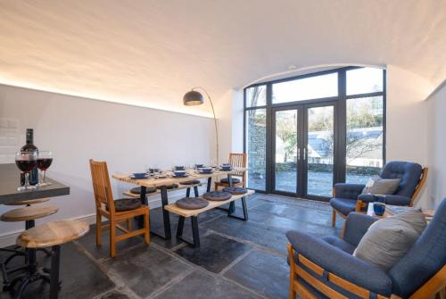 Waterhead House | New 2 Bedroom Home at Waterhead Range by LetMeStay