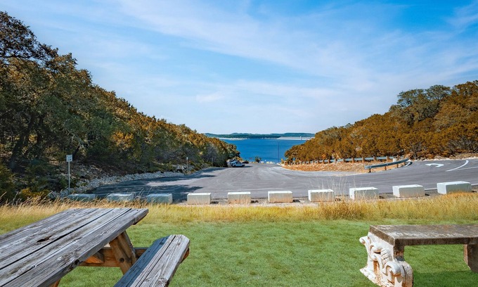 Canyon Lake Cabin | NEW, 2 Full Beds Suite AT OPEN Boat Ramp 1