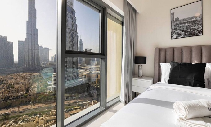 Downtown Dubai Apartment | New 2B | Burj Khalifa | Dubai Mall | 2 Pools | Gym