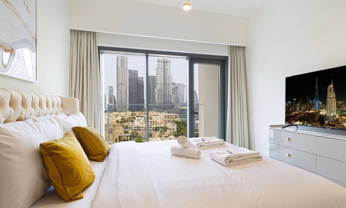 Downtown Dubai Apartment | New 2B | Burj Khalifa | Dubai Mall | 2 Pools | Gym