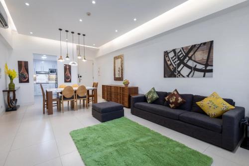 Bonifacio Global City Apartment | NEW 2BR of 86sqm with Parking & Netflix in BGC