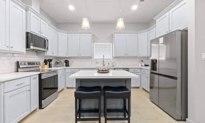 Harlingen House | New 3 bedroom, 2 bath, 5 beds, 2 car garage Home!