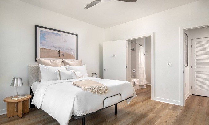 Enterprise Apartment | New 3-Bedroom Luxury Serviced Apartment Near Strip