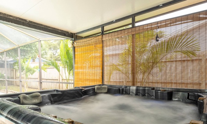 Largo House | New 3 BR Home Pool/Hot Tub- Near Downtown and Beach