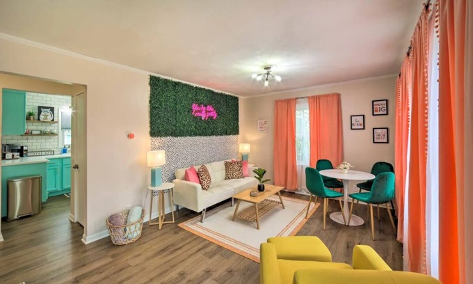 Michigan City House | *New* < 3 Miles to Beach + Casino + Zoo + Shopping!