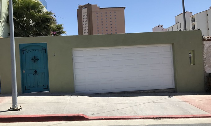 Rosarito House | New 3BR 2Bath Home, one block to Papa's & Beer and one block to the beach.