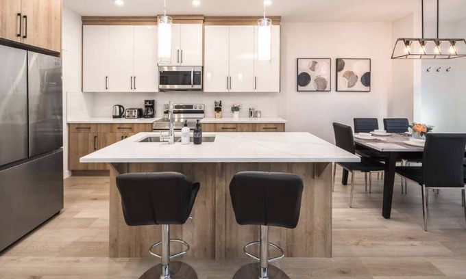 Southeast Calgary House | NEW 3BR! FREE Banff Pass, Wine, & Netflix!