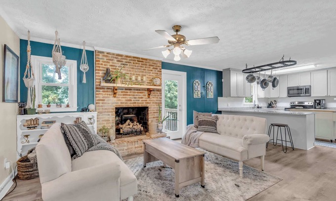 Dunean House | NEW 3BR Retreat Close to Downtown - Quiet Spot