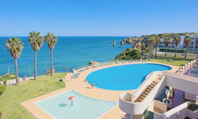 Ameijeira Condo | NEW! 4 bedroom apartment with panoramic swimming pool