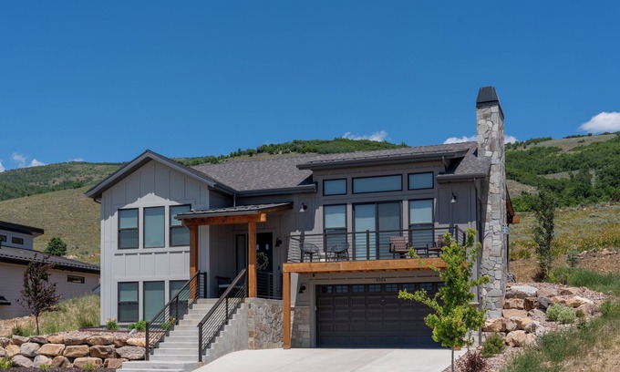 Wolf Creek House | New 4 bedroom Home with amazing views and private Hot Tub