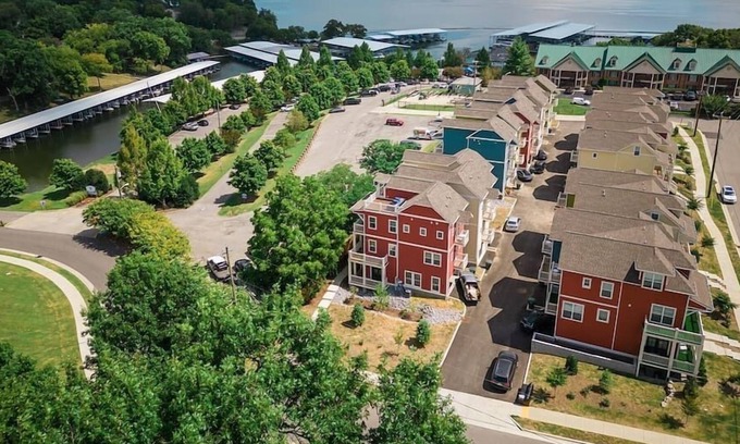 Lakewood House | NEW 4 Bedroom Old Hickory Lake House | Sleeps 10