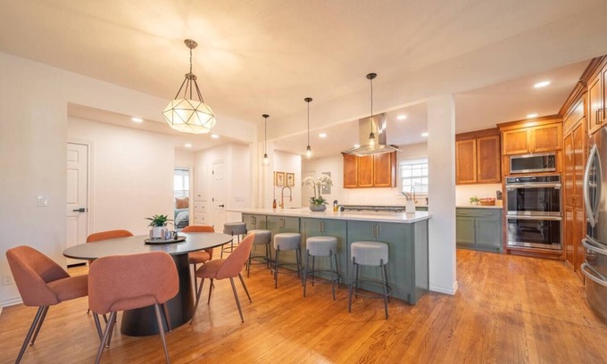 Central Oklahoma City House | NEW 4 BR, OKC, Walk 2 OU Med, Sleeps 8, 4 King Bed