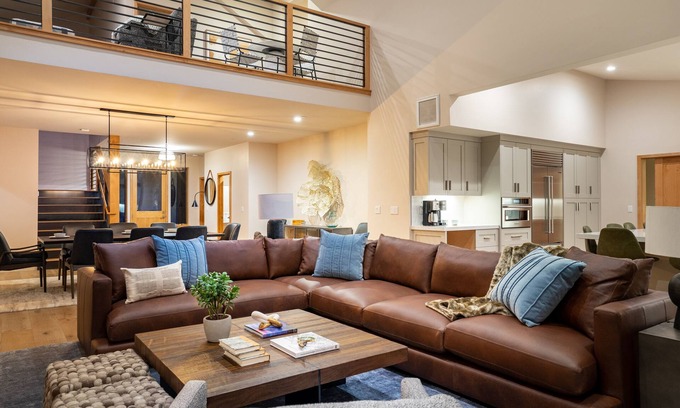 Truckee House | New 4BD Luxury Cabin in Truckee