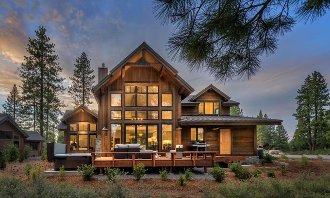 Truckee House | NEW 4BD Residence in the Signature Home Collection at Old Greenwood!