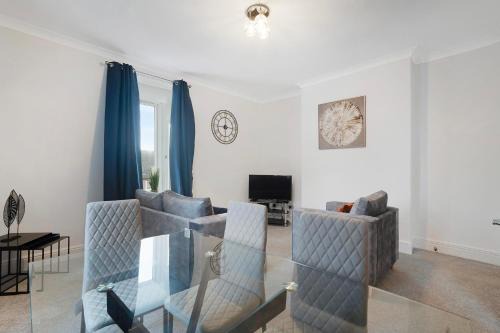 North Shields House | NEW! 4BR in Spencer street
