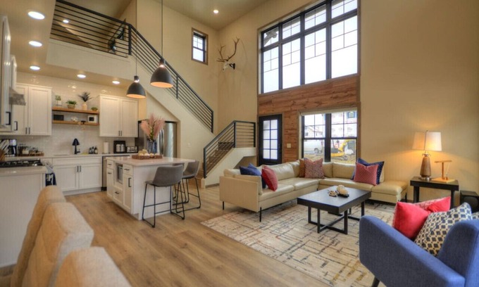 Red Lodge House | New! 5 BR w/Rooftop Hot tub