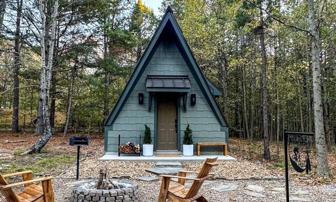 Hot Springs Cabin | NEW! A-Frame Cabin in the Woods +Minutes From Bathhouse Row Downtown Hot Springs