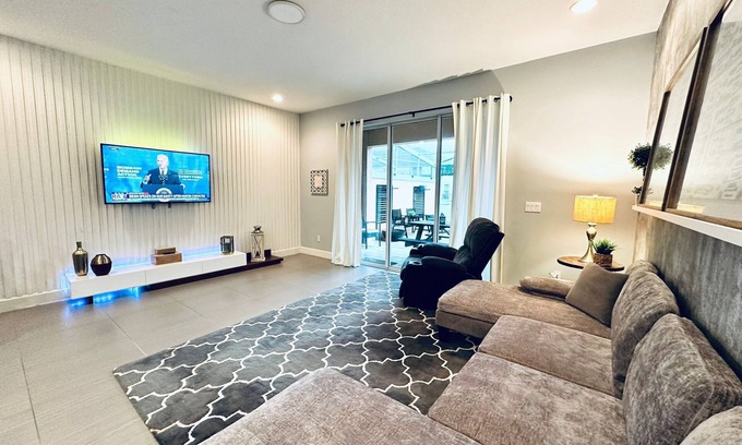 Silver Creek House | NEW and Stylish Townhouse - 13miles from DISNEY Complex