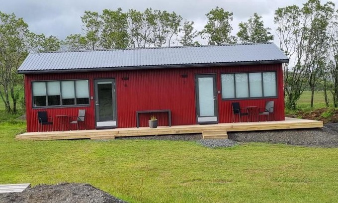 Hrifunesvegur Apartment | New and well furnished studio apartment for two 30 km from Kirkjubæjarklaustur Perfect place to stay at right between Black beach and Jökulsárlón