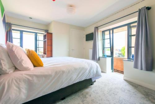 Centrum Apartment | New Apart-hotel Near 013 Poppodium With Fast Wifi
