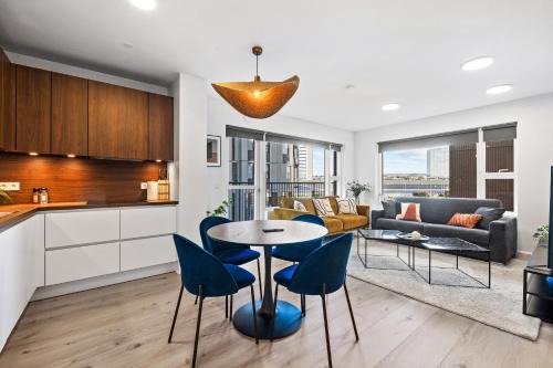 Kopavogur Apartment | New Apt Near Smáralind Mall With Private Parking