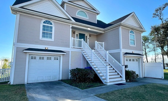 Norfolk House | NEW! Big Waterfront House w/Amazing View and Swim Deck