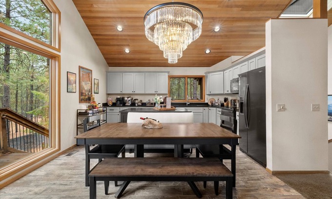 Black Butte Ranch Cabin | NEW! Black Butte Ranch 5 star Luxe!Arcade/Movie Room/Hot Tub/Sauna/2 Playrooms!