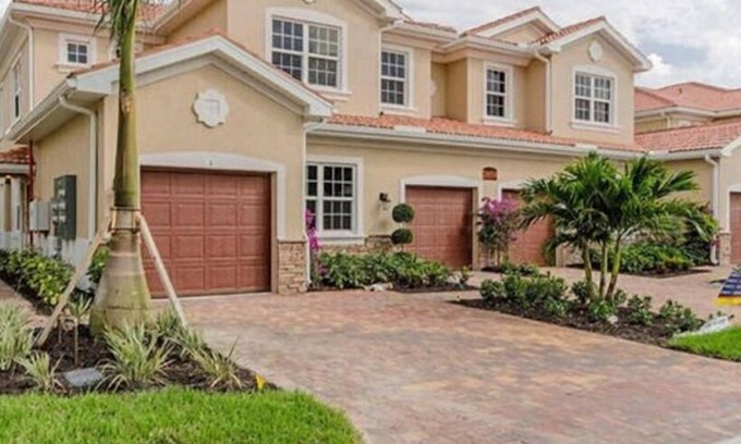 Bonita Springs Condo | New Bonita Springs Condo Located Close To Naples, Beaches, Dining And Shopping.