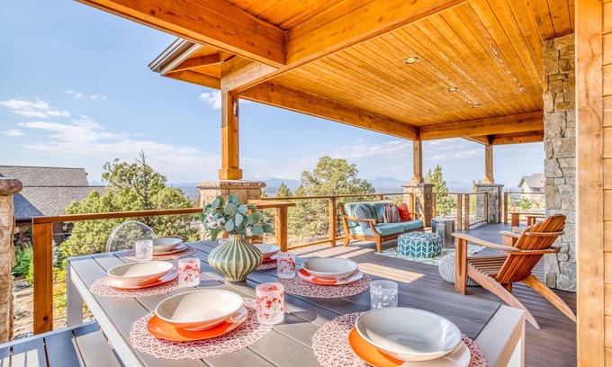 Powell Butte House | New Brasada Ranch Construction, Gourmet Kitchen, Deck, Fireplace and King Suite
