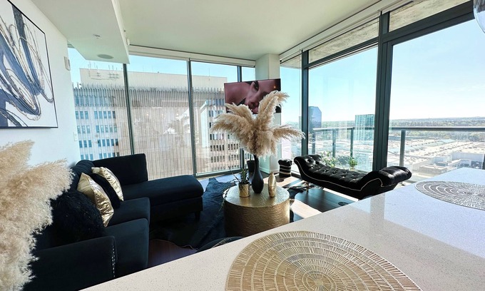 North Buckhead Condo | New Buckhead Penthouse w/Immaculate Views