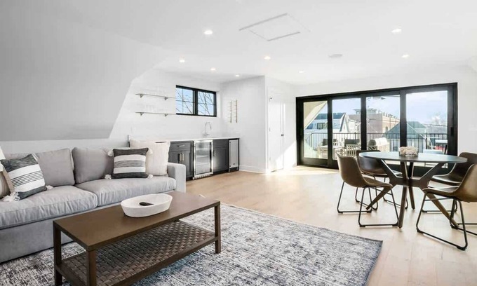 Downtown Columbus House | NEW BUILD Short North Home w/Rooftop Terrace!