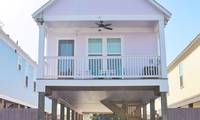 Galveston House | New Built Pastel Paradise - Pink Pelican Perch 2 Bedrooms 2 Baths Sleeps 6
