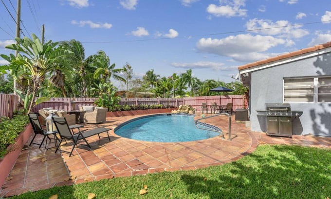 Sunset House | NEW! Cannon Ball Bungalow! Family Fun 15min->Beach