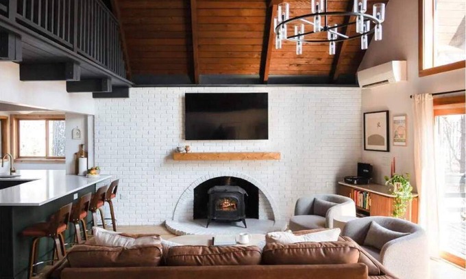 New Paltz House | NEW: Chalet Getaway, 5 min to Main St