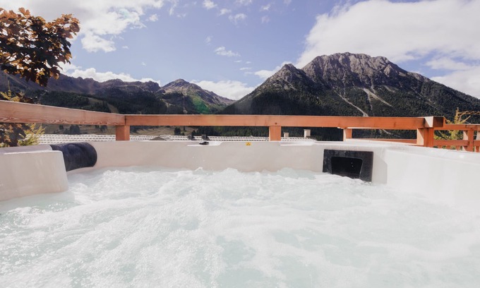 Montgenevre Ski Chalet | *New* Chalet Mandarine, luxury chalet for 13 people w/sauna and jacuzzi
