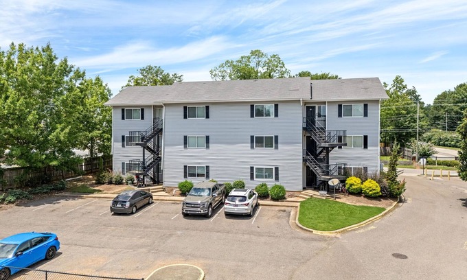 Auburn Apartment | NEW!Charming 2-bedroom apartment in Auburn close to Campus!