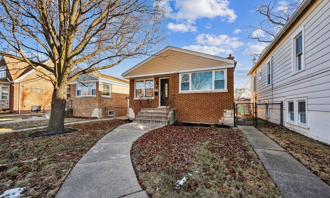 Dunning House | NEW! Charming Belmont Heights Oasis