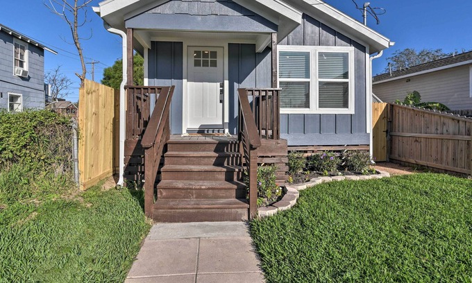 Galveston Cottage | NEW! Chic Galveston Cottage < 2 Miles to Seawall!