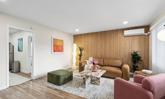 Pacific Beach Apartment | New! Chic Pacific Beach Paradise –Walk to Beach & Bay