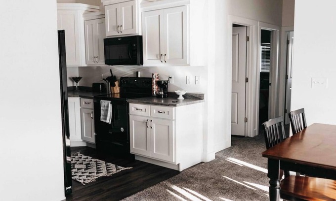 Logan Apartment | NEW Condo Cache Valley 3BR 2BA - Sleeps 7