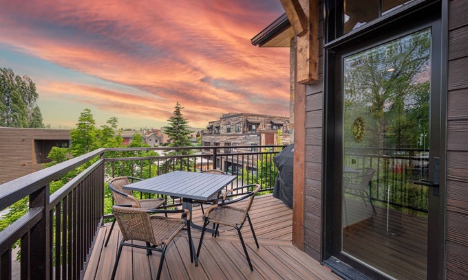 Whitefish House | New! Condo Downtown with rooftop patio, steam shower, mountain views