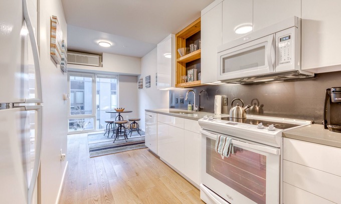 Uptown Condo | New Condo Offers Great Location, Plenty of Services, Walk Everywhere