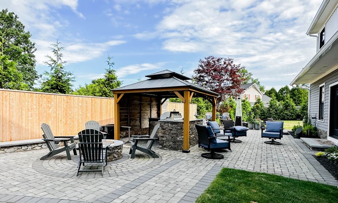 Middletown House | New Construction 3 Bedroom 4.5 Bath with Outdoor Kitchen, Backyard + Gameroom